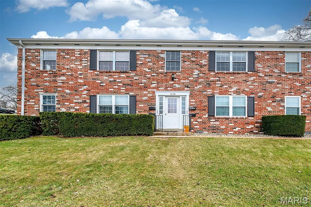 3126 Carnaby Ln APT C photo 1