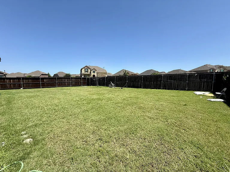 1601 Lake Grove Dr — Photo 11