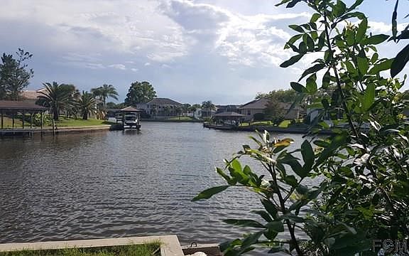 3rd image of 91 Coral Reef Ct N