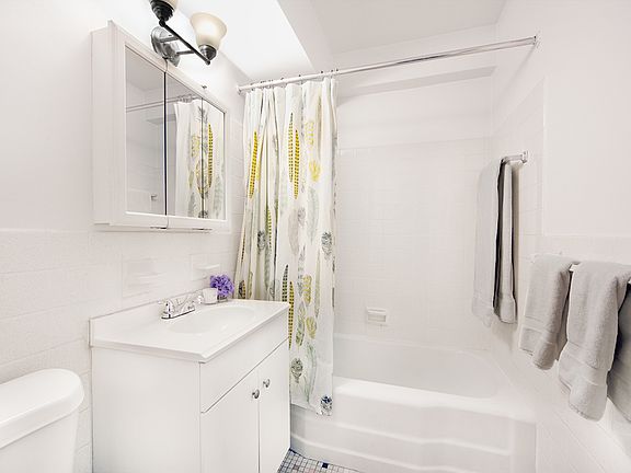 5th image of 175 W 12th St APT 12J
