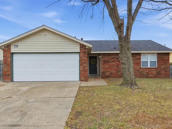 1119 N Hickory Dr W, Broken Arrow, OK 74012