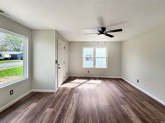 4th image of 807 W McClurg St