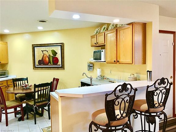 3rd image of 4038 Saint Andrews Ct APT 1