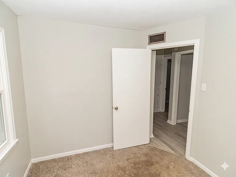 416 W Spring Dr — Photo 13