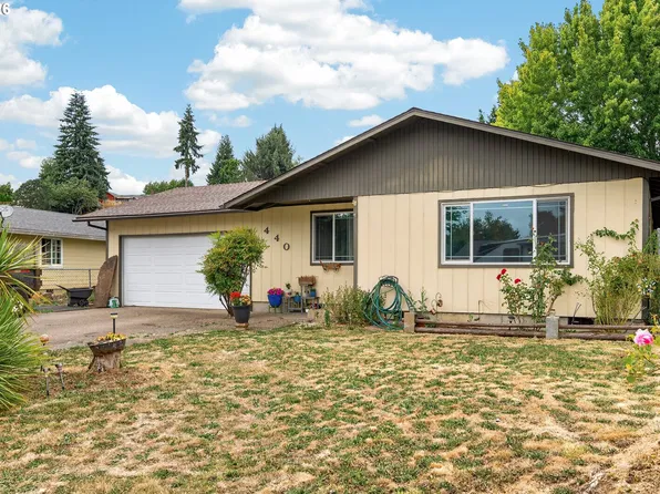 440 NE 3rd St, Willamina, OR 97396