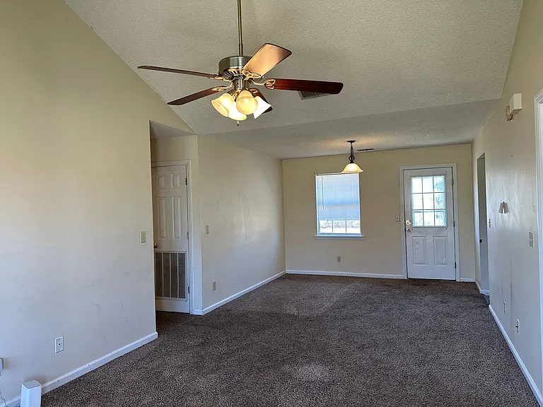 1460 Flo Zechman Dr — Photo 2