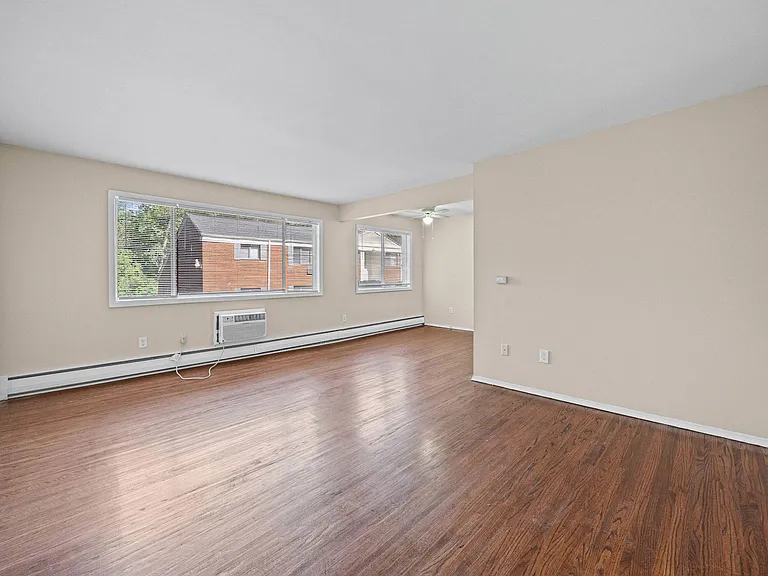 138-154 Woodhill Dr — Photo 10