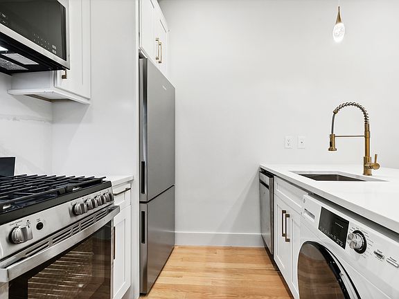 5th image of 204 W 96th St APT 4C