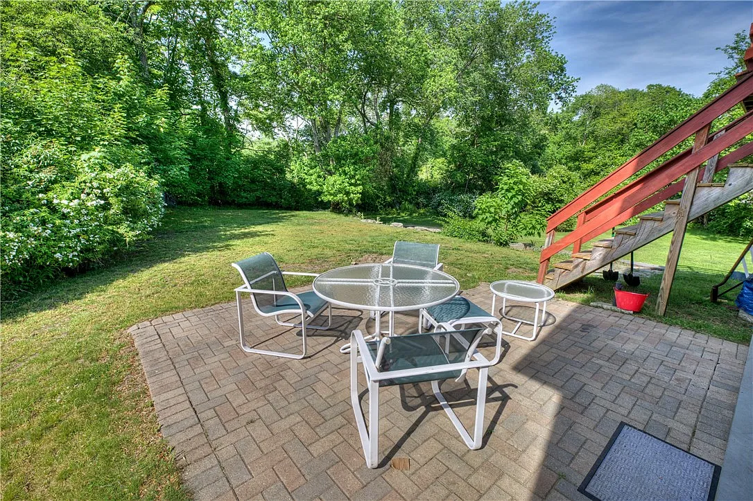 2 bed, 1.0 bath, 886 sqft, $3,000 — Photo 4