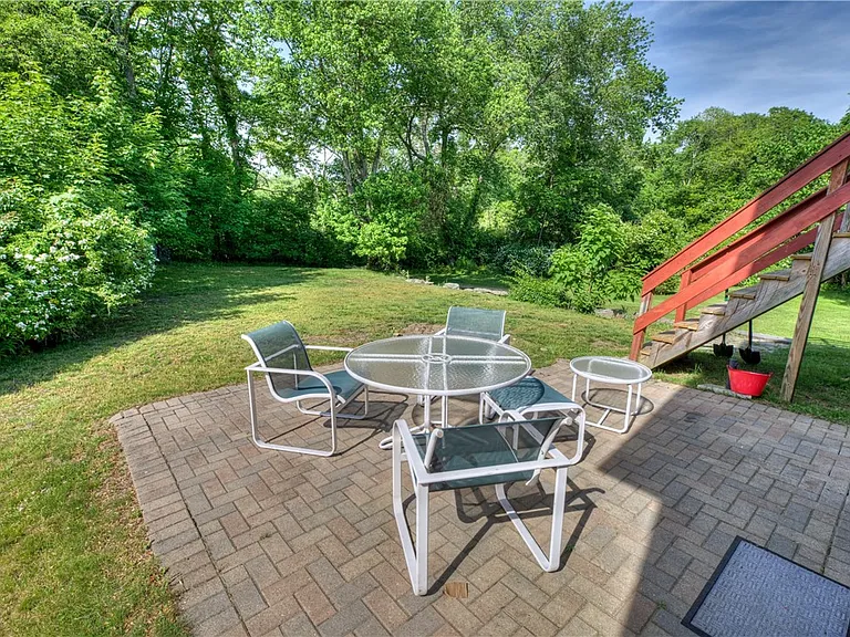 535 Ten Rod Rd #B — Photo 4