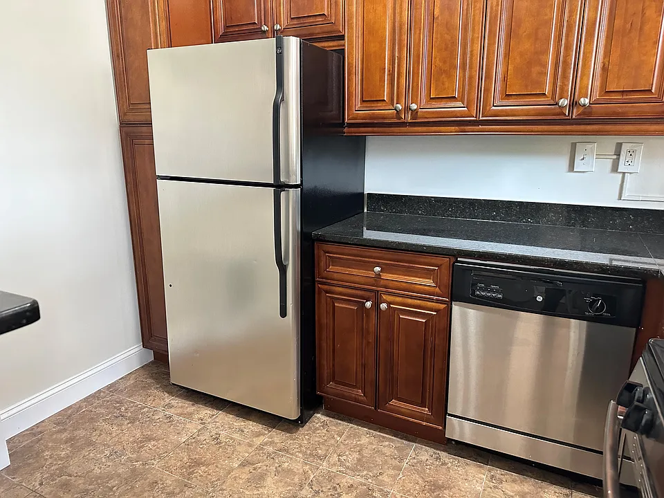 Kitchen w/Stainless Steel Appliances