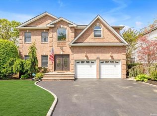 900 Richmond Rd, East Meadow, NY 11554