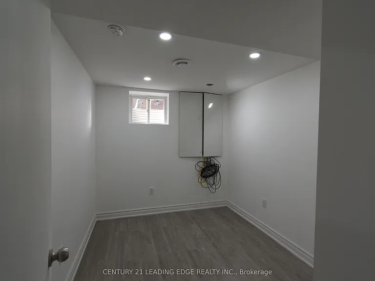 45 Lofthouse Dr — Photo 11
