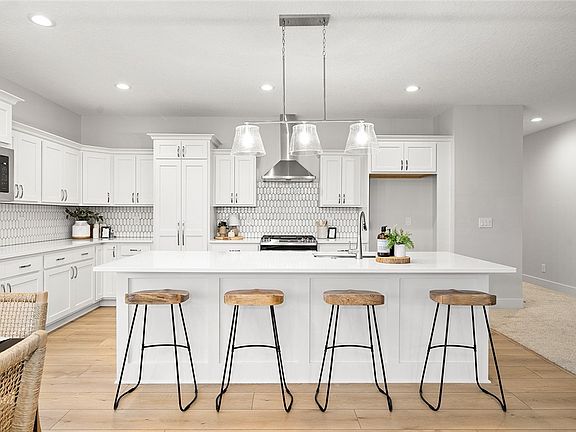 3rd image of 603 E Vista Lake Ave