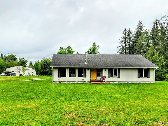 2nd image of 16015 Chuckawa Ln SE