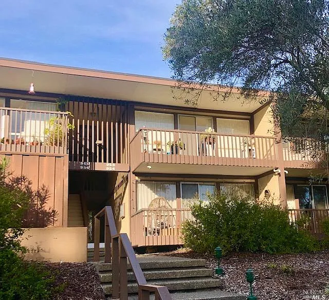 958 Lea Drive photo 1