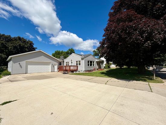 404 2nd St S, Grove City, MN 56243
