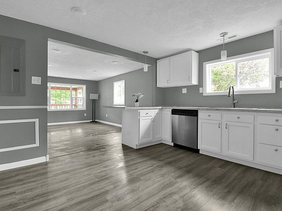 3rd image of 296 Franconia Ave