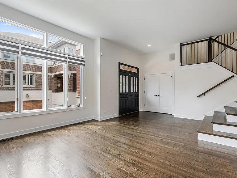1308 S Plymouth Ct — Photo 3