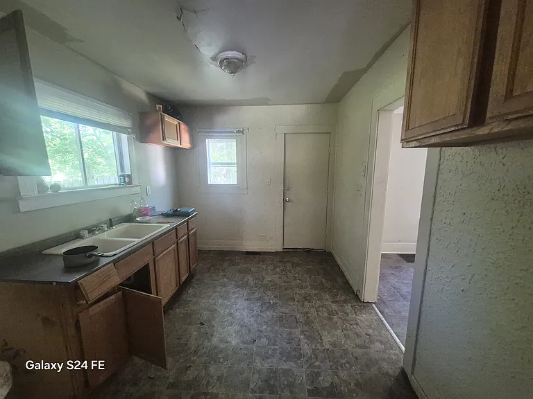 2041 Warner Ave — Photo 8