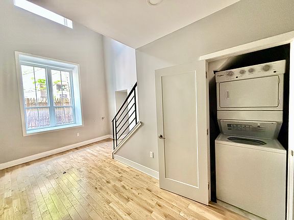 4th image of 1521-23 W Girard Ave #1O3