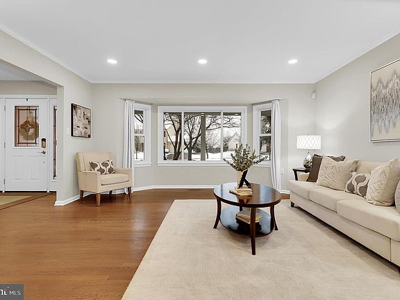 5th image of 1701 Glastonberry Rd