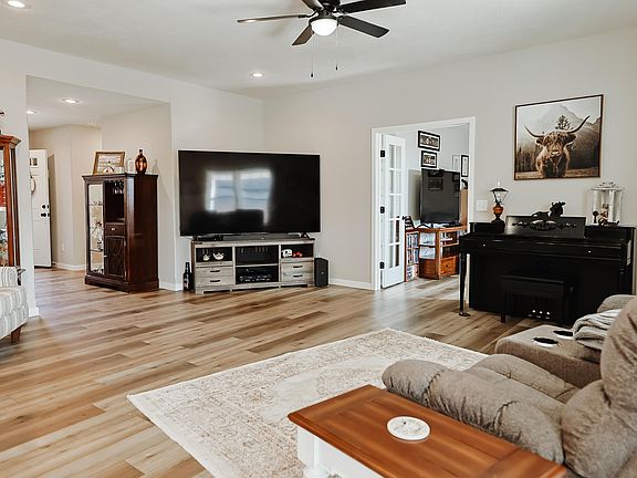 4th image of 2822 E Bradford Street