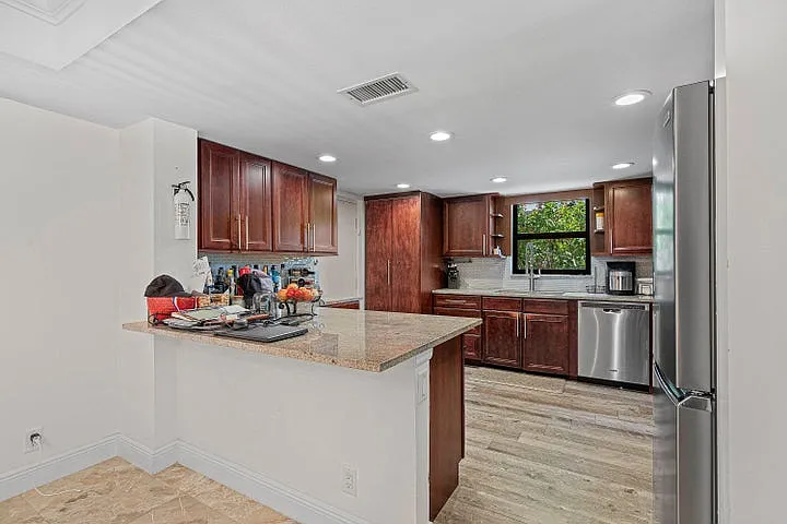 277 N Ocean Blvd — Photo 2