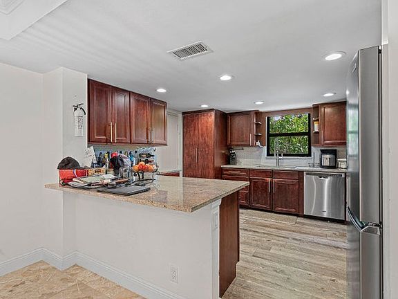 2nd image of 277 N Ocean Blvd