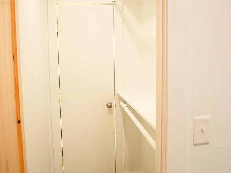 1007 Campbell St — Photo 11
