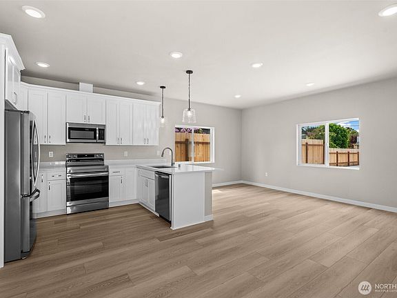 4th image of 8827 B E D Street #2