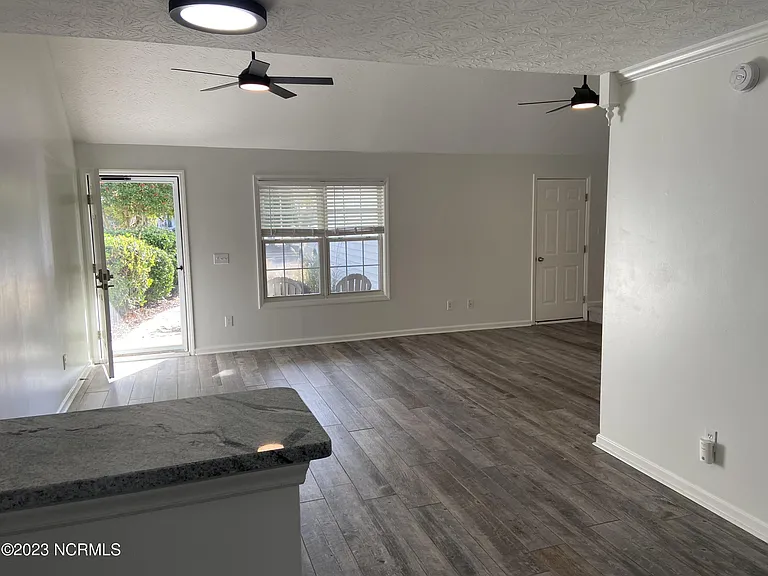 338 Emerald Cove Ct — Photo 9
