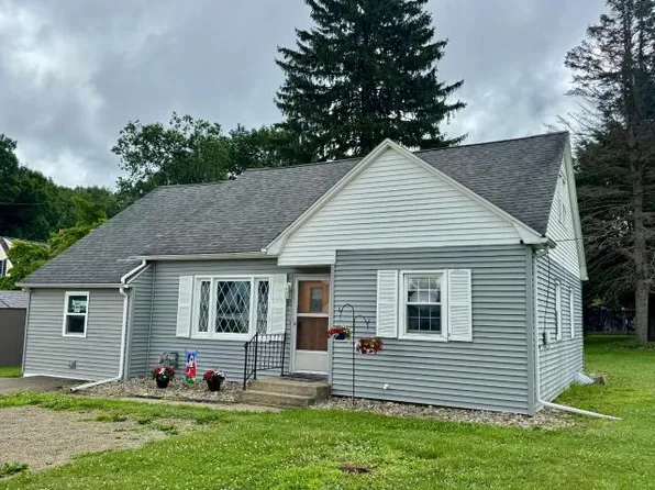 16 Averill St #9, Warren, PA 16365