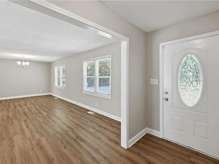 5949 James Rd — Photo 9
