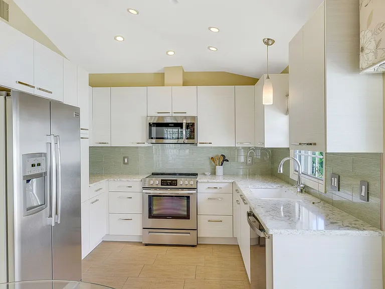 27161 Enclave Dr — Photo 9