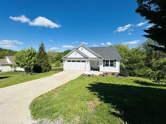3rd image of 55 Spring Ridge Ln