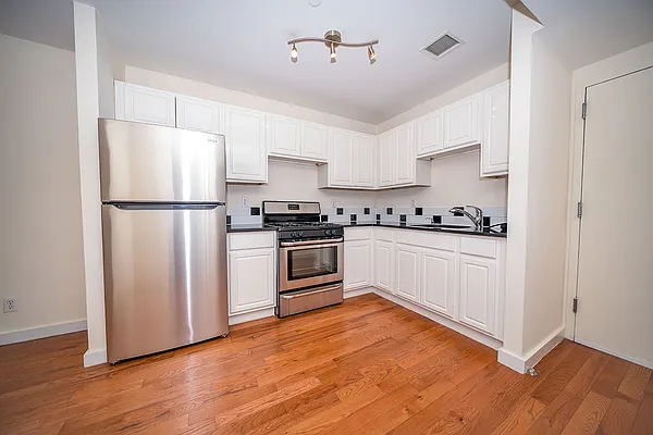 Rented by Oxford Property Group | media 2