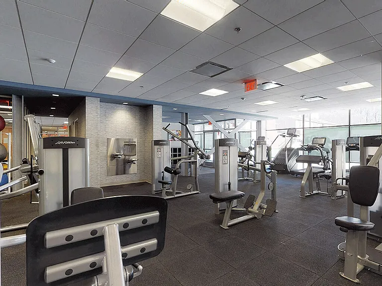 Large gym space with something for everyone