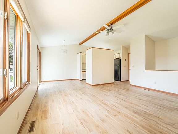 2nd image of 1465 Sherry Dr
