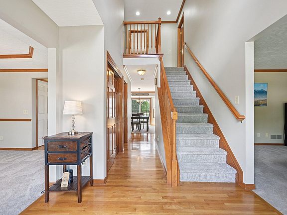 3rd image of 8271 Chateau Ln