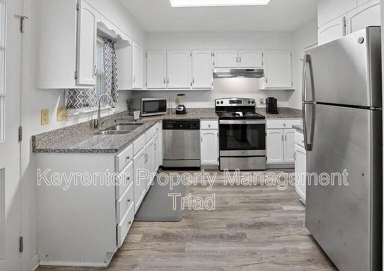 115 S Mendenhall St #C — Photo 1