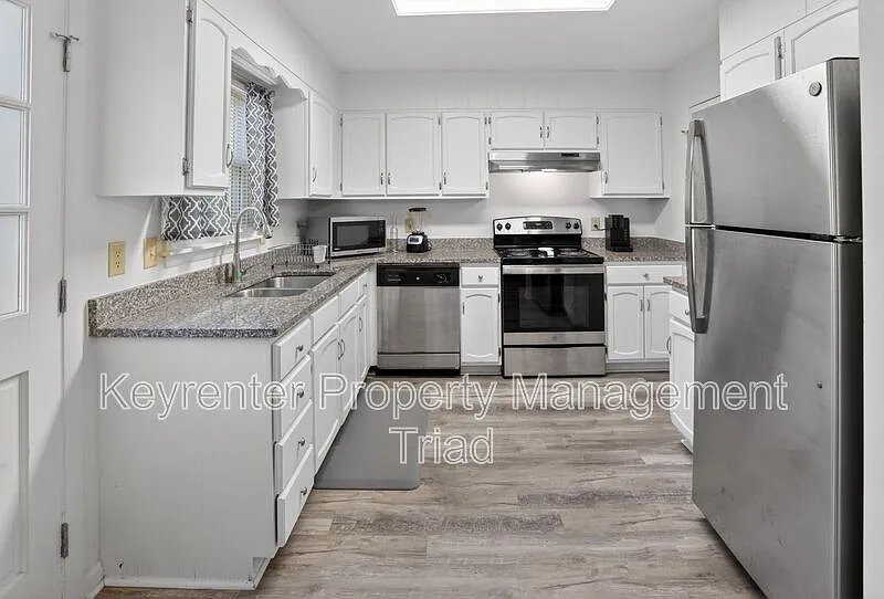 115 S Mendenhall St #C