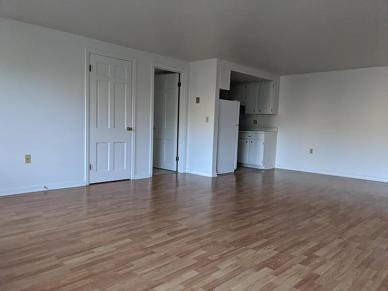 348 College St — Photo 50