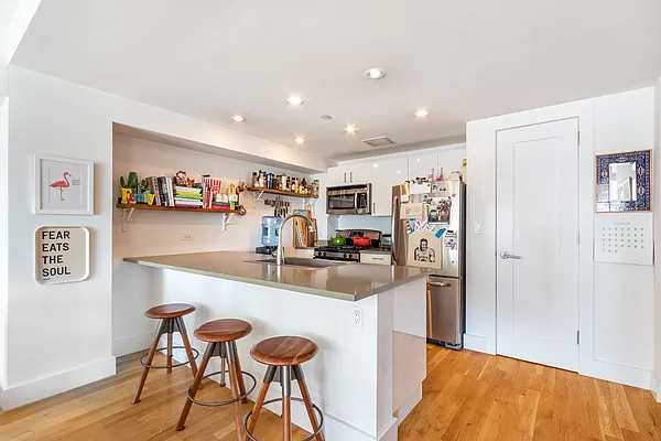 Rented by Triumph Property Group | media 11