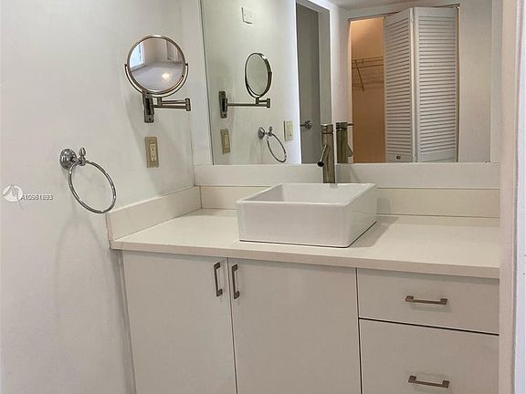 5th image of 1450 Brickell Bay Dr APT 1802
