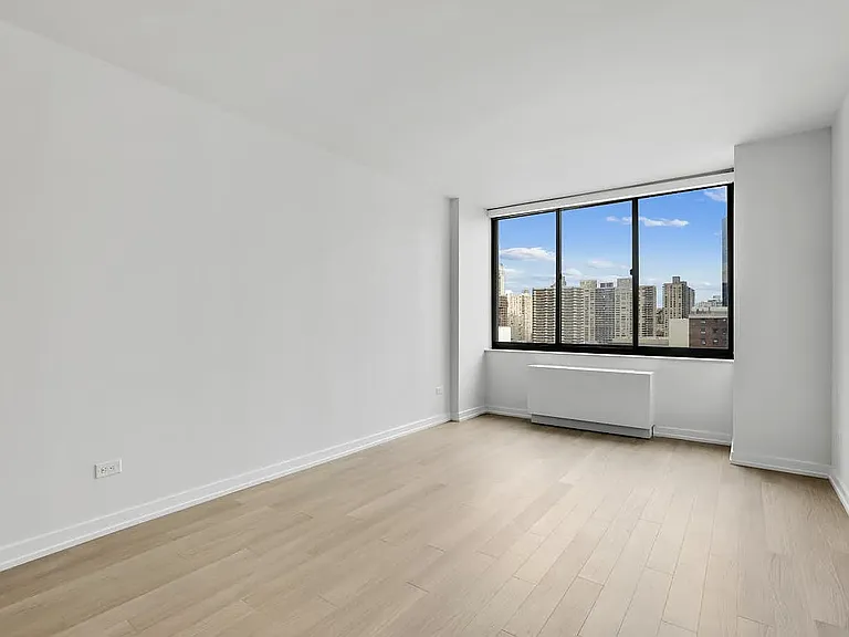 200 W 60th St #3F — Photo 5