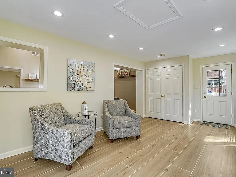 8651 Cromwell Dr — Photo 17