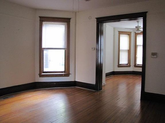 4th image of 1315 W Melrose St #1F