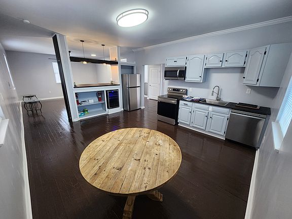 3rd image of 726 Moore St #201