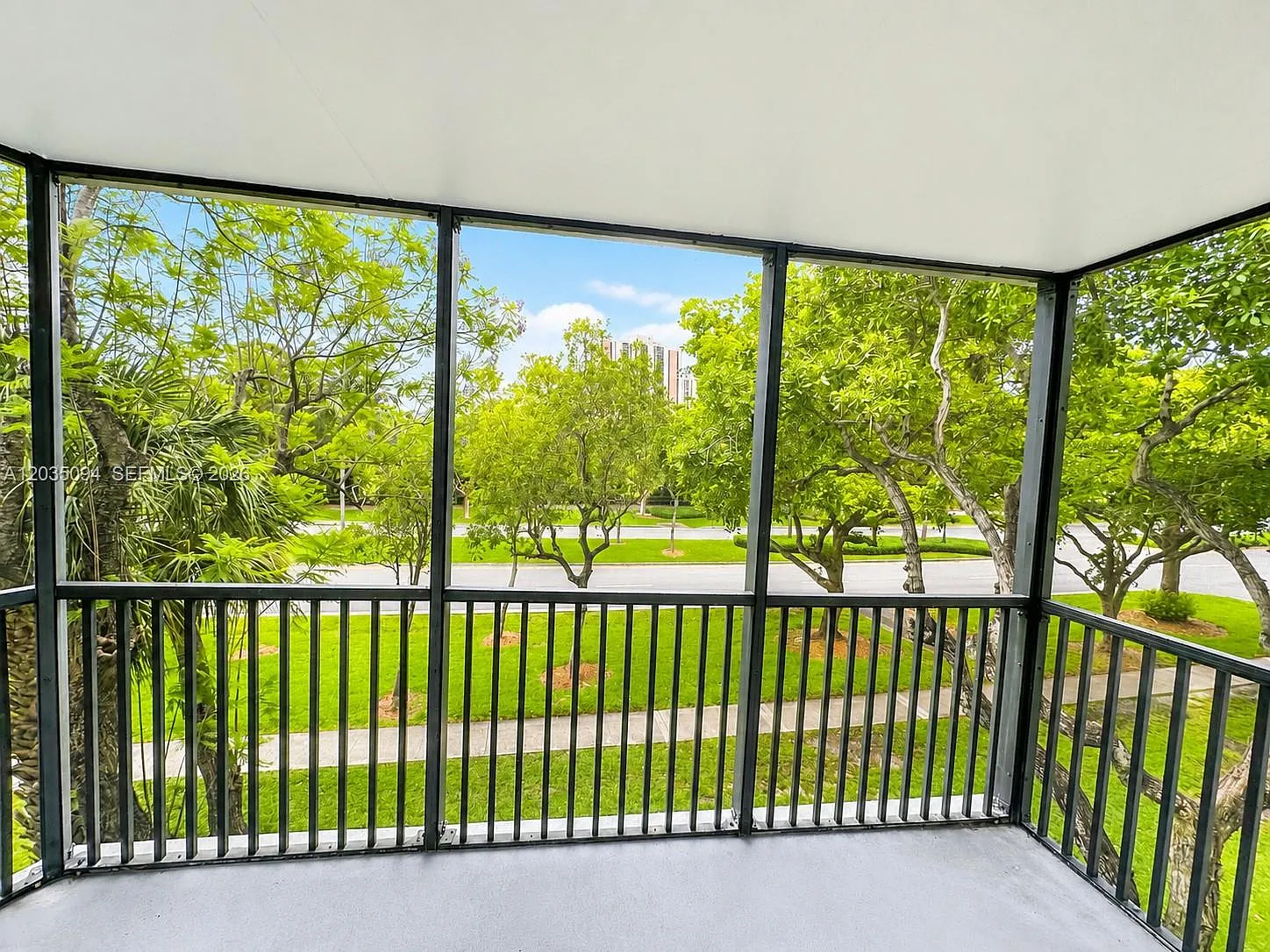 Bravura I Condo — Photo 4
